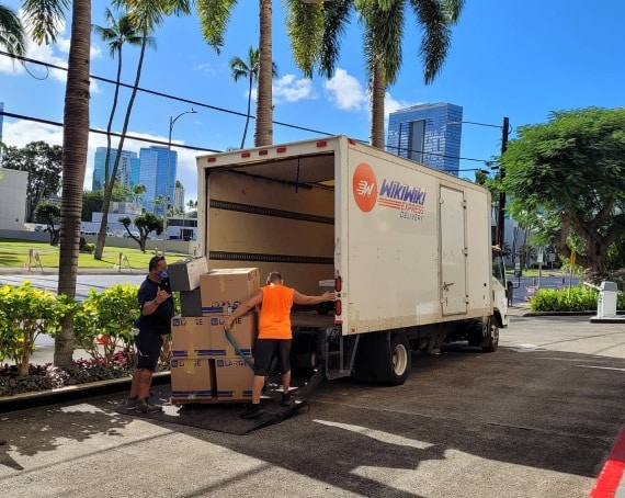 Oahu movers provide loading and unloading services in Honolulu, HI.